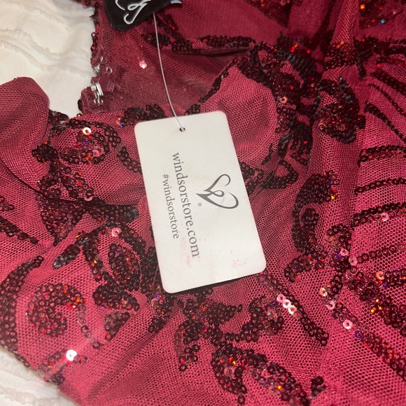 WINDSOR HOMECOMING DRESS - Picture 4 of 5